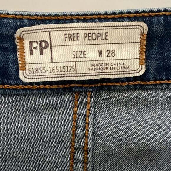 Free People Medium Wash High-Rise Ultra Bell Bottom Blue Jeans | Size 28x32 - Picture 6 of 6